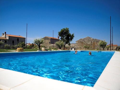 Apartment in Valbandon near Beach & Fa ana