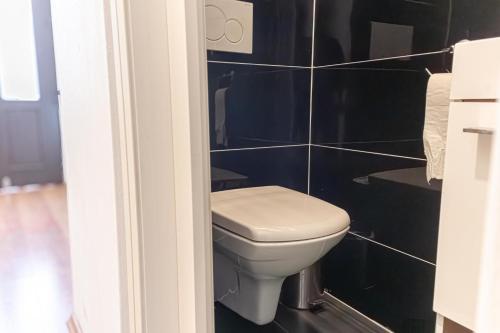 Comfortable 1BR Apt In Perfect Location
