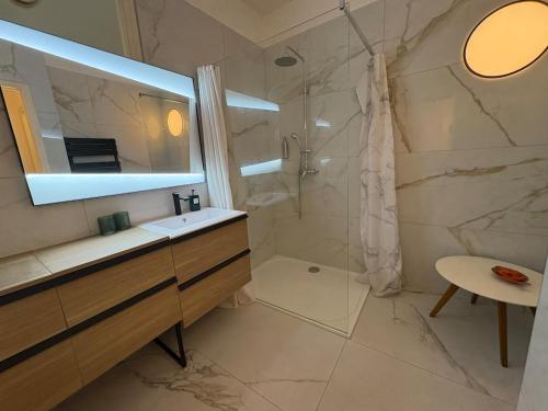 Sète centre sur les quais - appartement standing, spacieux, climatisé