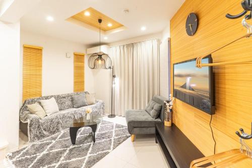 Spacious Skytree Stay, 8 Guests, Asakusa 11 mins, Modern Renovation, 8-min Walk to Station