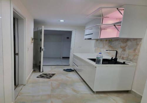 Dapur atau dapur kecil di Condo Uk Studio