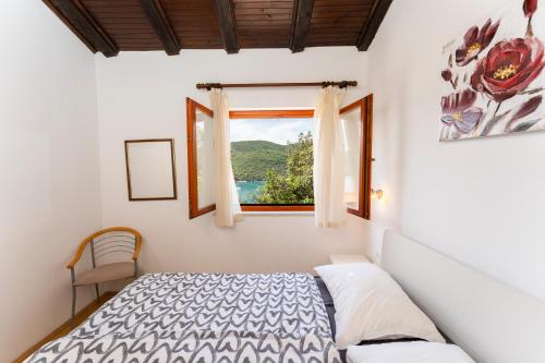 1 BDR app with sea view,pets welcome,64