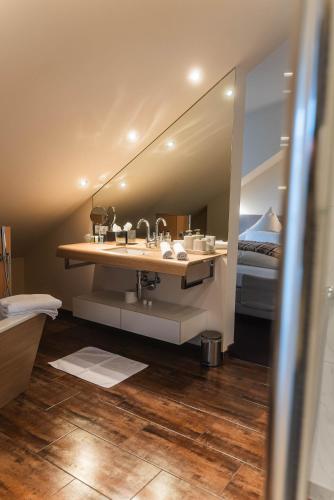 a bathroom with a sink and a large mirror at Hotel Villa Will in Hannover