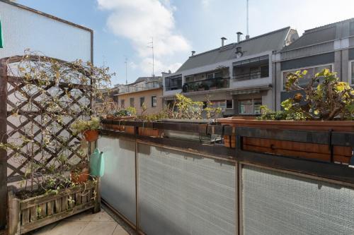 GuestHost - Certosa Cozy Flat with Balcony