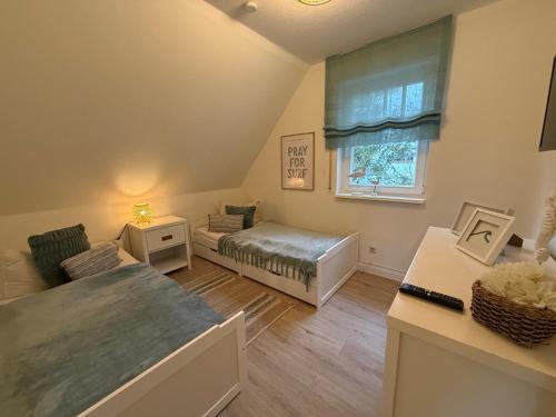 a small bedroom with a bed and a window at Villa Strandleben in Zingst