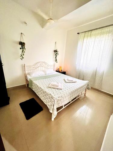 a bedroom with a white bed and a window at A La Mer - Azul 2 in Varca