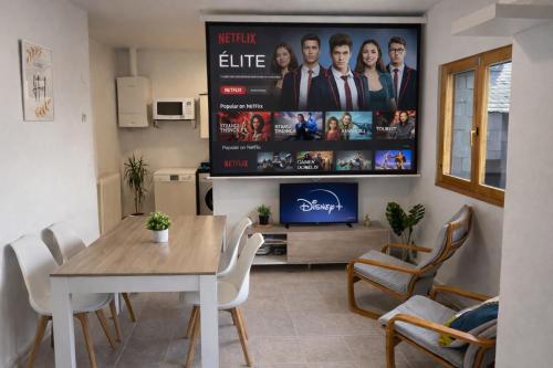 Apto Espert l Cine l Garaje l BBQ I Tenis l Wifi