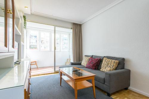 Spacious flat - train station 500m away