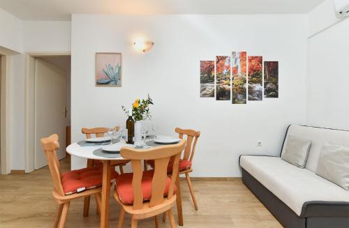 Spacious apartment with garden