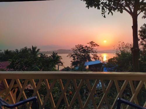 Totò Pizza Bungalows and Sea View Restaurant