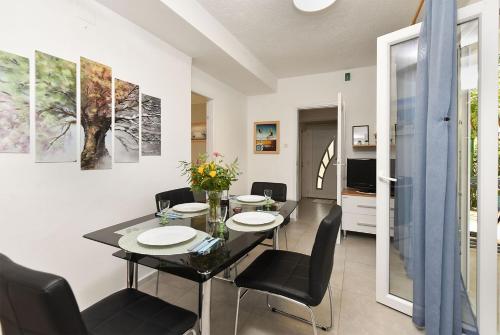 Welcoming apartment with garden