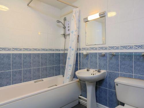 a bathroom with a sink and a tub and a toilet at 3 The Salcombe in Salcombe
