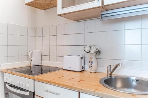 Cozy 2BR Apt, Steps to Belvedere & City Center