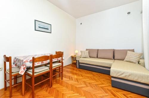 Comfortable stay in Faana with outdoor space