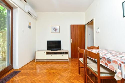 Comfortable stay in Faana with outdoor space