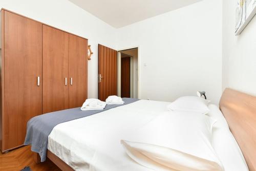 Comfortable stay in Faana with outdoor space