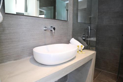 Koupelna v ubytování Megara Hotel