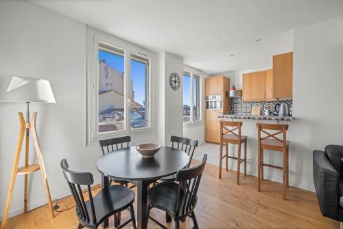 REF 2049 - 3 room apartment Top floor Sea view for rent