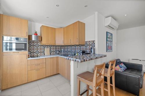 REF 2049 - 3 room apartment Top floor Sea view for rent