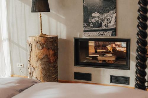a bedroom with a fireplace and a bed with a lamp at Luxus Seaside Loft in Füssen