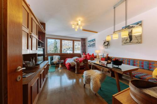 a living room with a table and a couch at Tonis Appartement in Schruns