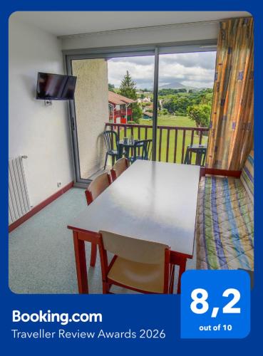 ECHALAR Piscine Vue Montagnes