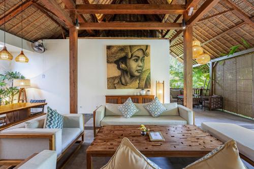 O zonă de relaxare la Karmagali Suites Adults only & Private Pool Family Villas