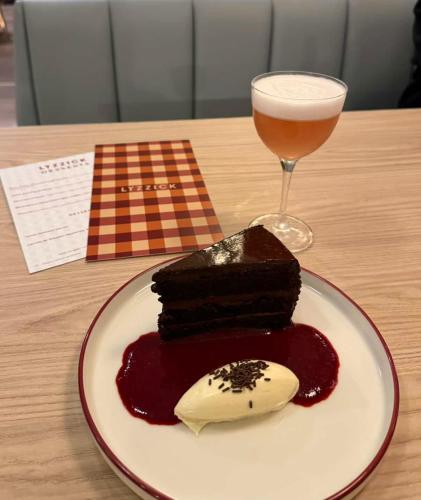 Lyzzick — Lounge or bar