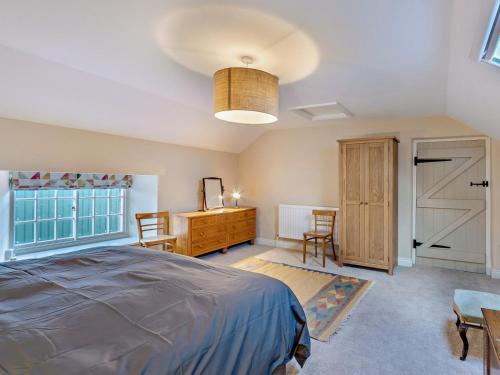 a bedroom with a bed and a desk and a window at 1 Bed in Alnwick oc-95776 in Chillingham