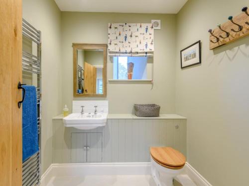a bathroom with a toilet and a sink at 2 Bed in Salisbury oc-78165 in Tisbury