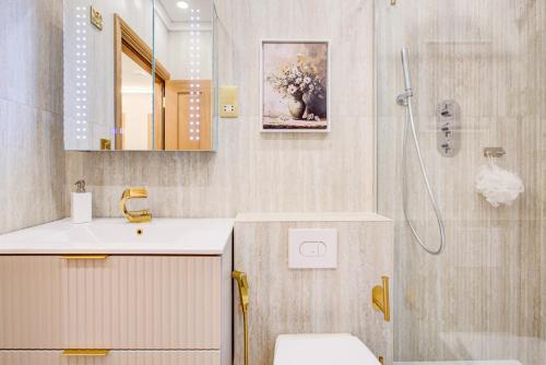 a bathroom with a shower and a toilet and a sink at London Central Residence in London