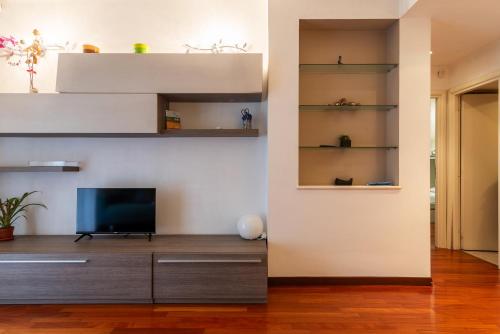 Modern 2-bed Apt Workspace - AC - Largo Dominioni - Casa Matildi