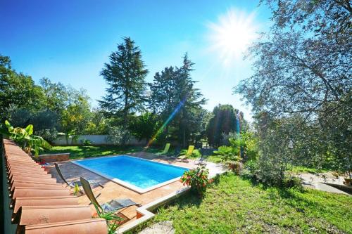 Cozy apartment with shared pool