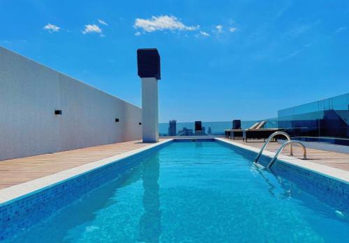 Piscina a Tiana Tower o a prop