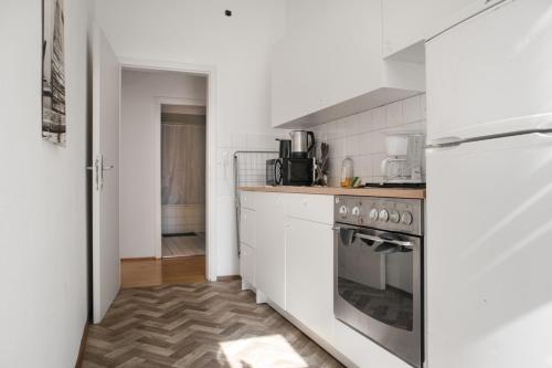 Comfortable 2BR Apartment Next to Rennweg