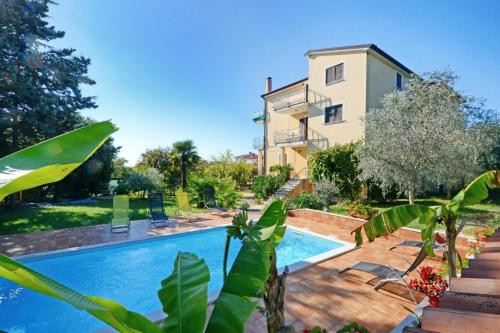 Apartment with pool near Umag