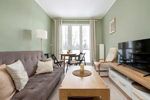 Compact Apartment with Balcony Nearby the Old Town by Noclegi Renters