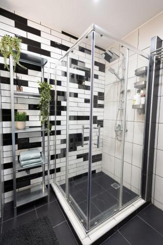 Elegant Spacious Apartment with Private Balcony