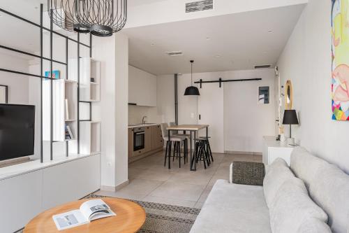 Modern Plaka Apartments - Walk everywhere! PB2AB