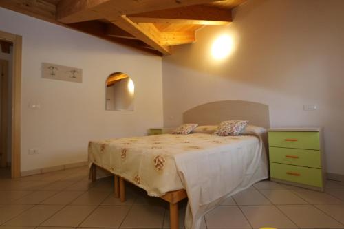 a bedroom with a bed and a green dresser at Residence Sole&Mare in Rosapineta