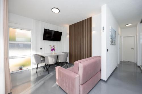 Apartment in Okrug Gornji with sea view, air conditioning, WiFi, washing machine 5049-2