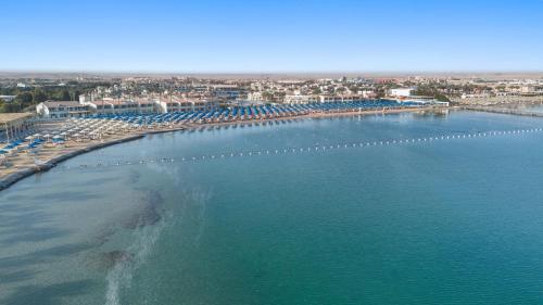 Pickalbatros Dana Beach Resort - Aqua Park — Beach