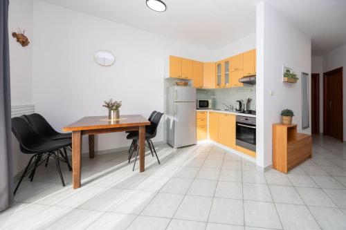 Apartment in Okrug Gornji with sea view, terrace, air conditioning, WiFi 5049-3