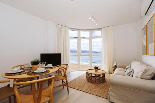 Beachfront apartment in Las Canteras S4