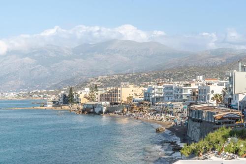 Seaside apartments in Hersonissos downtown