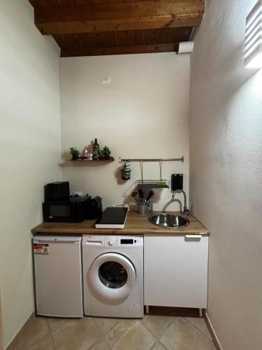 a kitchen with a washing machine and a sink at Vittoria in Brescia
