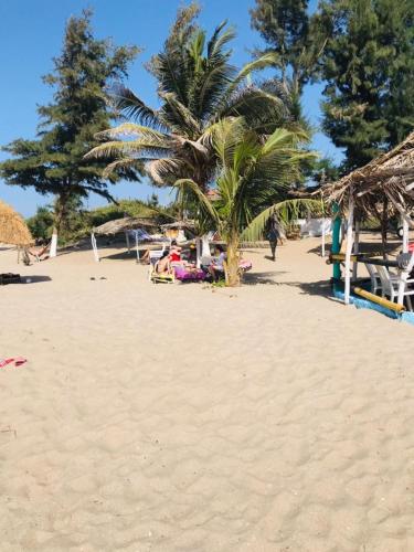 Batokunku Paradise Beach Bar & Grill