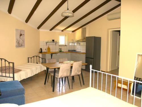 Virtuvė arba virtuvėlė apgyvendinimo įstaigoje House Rozi