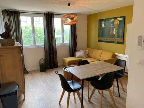 Appartement moutarde Place Turenne