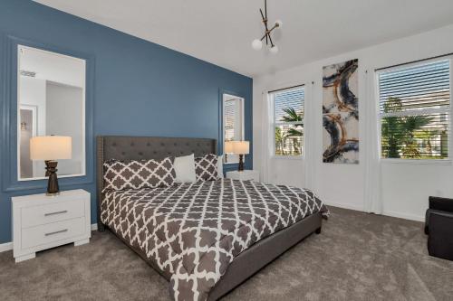 a bedroom with a bed and a blue wall at Ev2613 - Grand Horizon Manor in Kissimmee